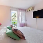 شقة Amari
